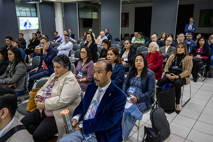 Directivos, investigadoras, investigadores y docentes universitarios, participan en el encuentro desarrollado del 10 al 12 de diciembre, en la USBI 