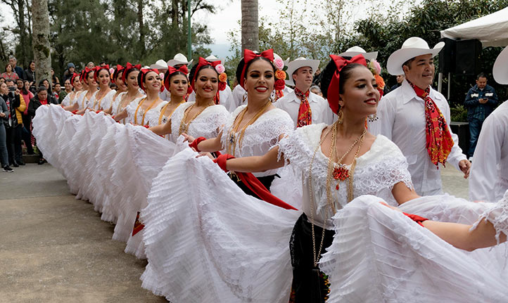 El Ballet Folklórico de la UV dio muestra de su profesionalismo 