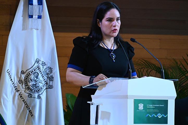 Andrea Torres Zugaide, consejera de la Facultad de Medicina región Coatzacoalcos-Minatitlán, compartió el informe del Presupuesto Modificado al mes de octubre del ejercicio 2024  