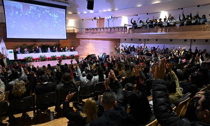 En la sala anexa de Tlaqná, Centro Cultural, tuvo lugar la última sesión ordinaria de 2024 del Consejo Universitario General (CUG) de la UV 