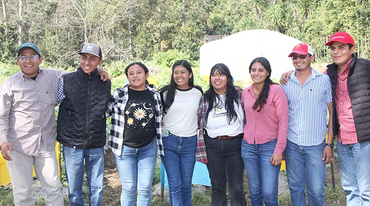 Un total de ocho estudiantes participan en la actividad  