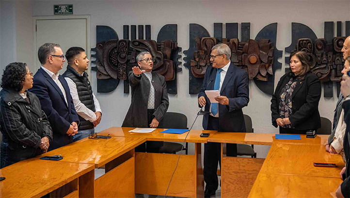 La ceremonia de toma de protesta fue presidida por el titular de la Secretaría Académica, Juan Ortiz Escamilla 