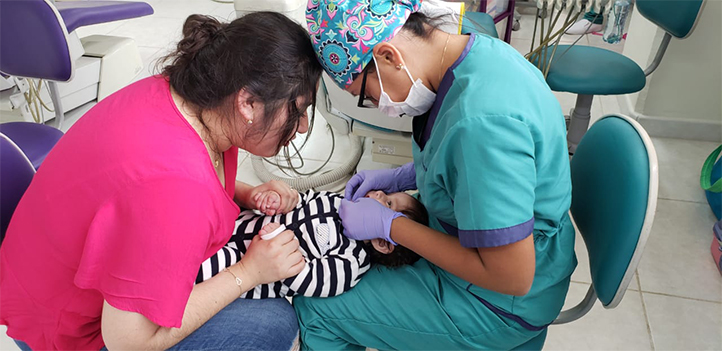 La facultad cuenta con la primera clínica especializada en la atención dental del bebé 