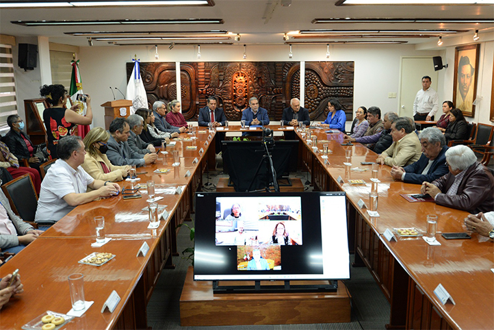 La reunión se llevó a cabo en la Sala de Juntas de Rectoría de esta Universidad 