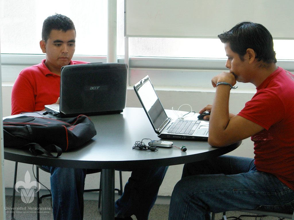 estudiantesencuestauniversiacontent